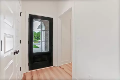 Entry Way - 1004 Crossing Ct E, Valley, AL 36854 photo 1 of 3