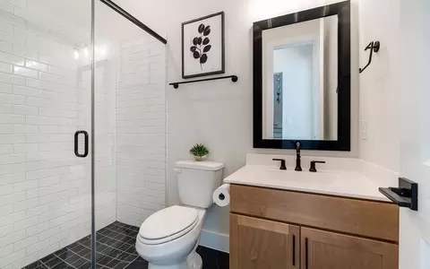 Bath - 8502 Trident Point Dr, Cypress, TX 77433 photo 9 of 12