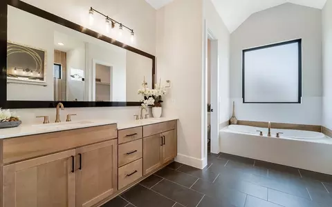 Bath - 8502 Trident Point Dr, Cypress, TX 77433 photo 10 of 12