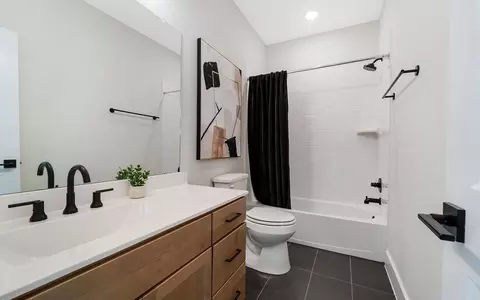 Bath - 8502 Trident Point Dr, Cypress, TX 77433 photo 11 of 12