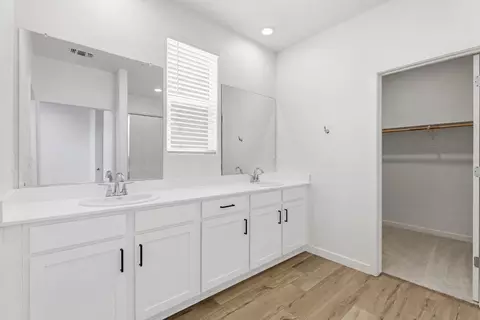 Entry Way - 1013 Ginkgo Cir, Davis, CA 95618 photo 1 of 1