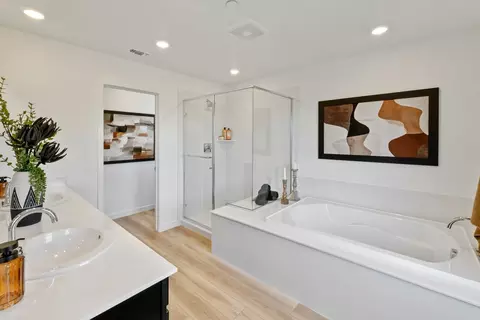 Bath - 379 Astilbe St, Discovery Bay, CA 94505 photo 3 of 3
