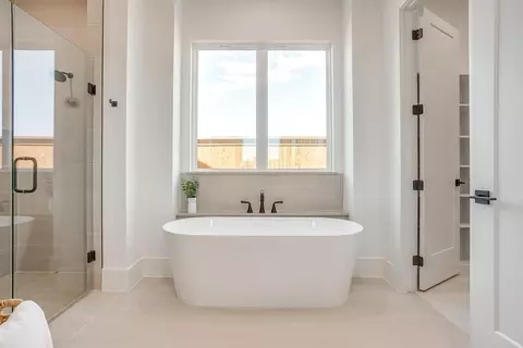 Bath - 101 Lantern Ridge Dr, Aledo, TX 76008 photo 4 of 17