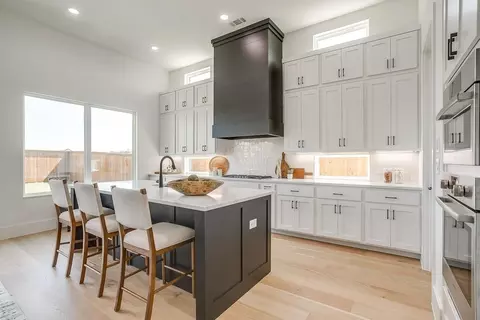 Kitchen - 101 Lantern Ridge Dr, Aledo, TX 76008 photo 2 of 11