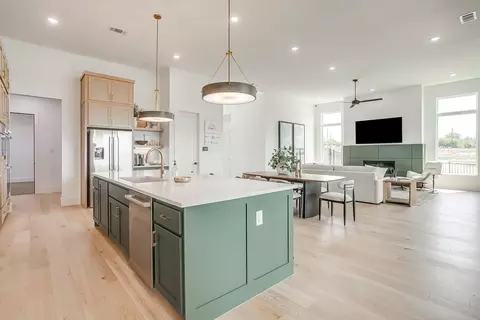 Kitchen - 101 Lantern Ridge Dr, Aledo, TX 76008 photo 9 of 11