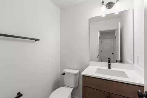 Bath - 6735 Raymond Ave, Pagedale, MO 63133 photo 16 of 19