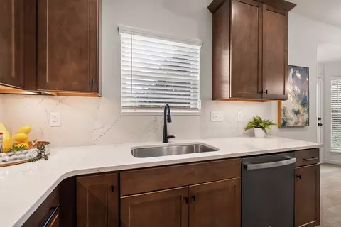 Kitchen - 6735 Raymond Ave, Pagedale, MO 63133 photo 4 of 18