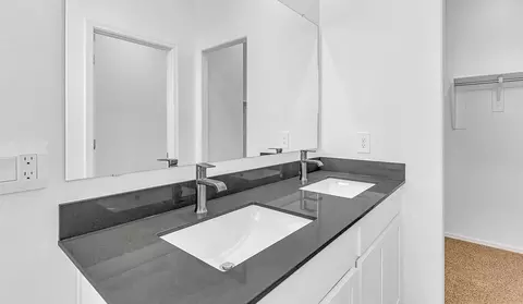 Bath - 6211 E Campolina Trl, Tucson, AZ 85756 photo 2 of 15