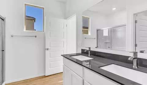Bath - 6211 E Campolina Trl, Tucson, AZ 85756 photo 4 of 15