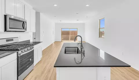 Kitchen - 6211 E Campolina Trl, Tucson, AZ 85756 photo 5 of 13