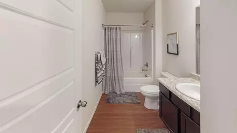 Bath - 1068 Raven Walk Dr, Benton, AR 72015 photo 1 of 1