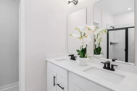 Bath - 2100 Sonoma Ct, Frederick, MD 21702 photo 2 of 5