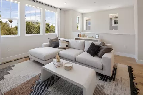 Living - 141 Amanda Way, Windsor, CA 95492 photo 4 of 5