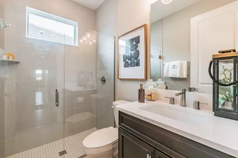 Bath - 8924 Deep Horizon Loop, Parrish, FL 34219 photo 2 of 4