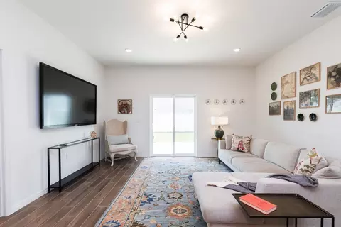Living - 1012 Bergamot Dr, Bartow, FL 33830 photo 1 of 2