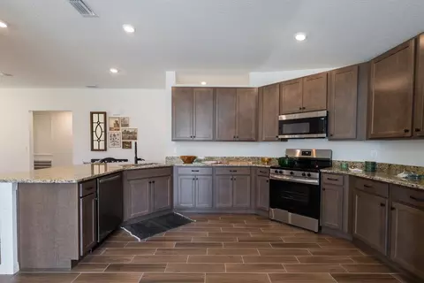 Kitchen - 1012 Bergamot Dr, Bartow, FL 33830 photo 2 of 4