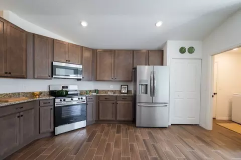 Kitchen - 1012 Bergamot Dr, Bartow, FL 33830 photo 3 of 4