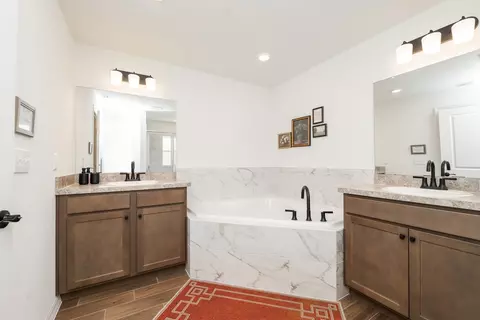 Bath - 1012 Bergamot Dr, Bartow, FL 33830 photo 4 of 5