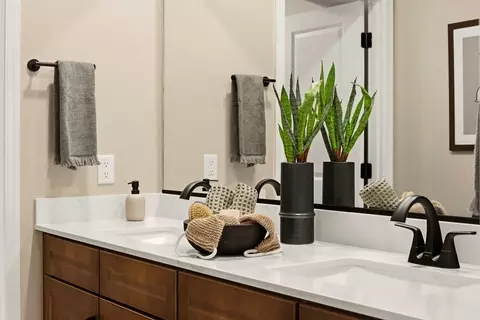 Bath - 23664 N 178th Ln, Surprise, AZ 85387 photo 6 of 12
