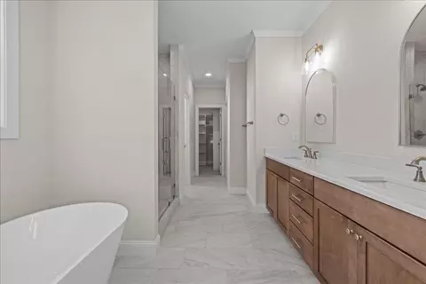 Bath - 2245 Wake Forest St, Virginia Beach, VA 23451 photo 5 of 13