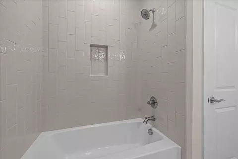 Bath - 2245 Wake Forest St, Virginia Beach, VA 23451 photo 11 of 13