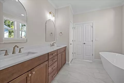 Bath - 2245 Wake Forest St, Virginia Beach, VA 23451 photo 9 of 13