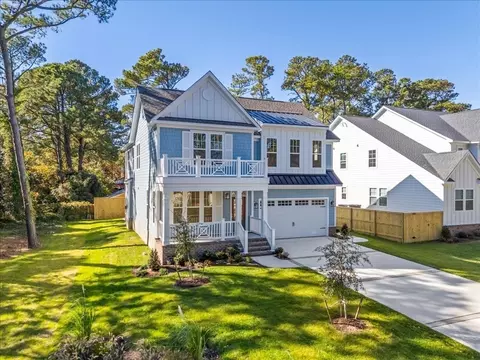 Exterior - 2245 Wake Forest St, Virginia Beach, VA 23451 photo 4 of 5