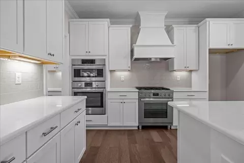 Kitchen - 2245 Wake Forest St, Virginia Beach, VA 23451 photo 6 of 7