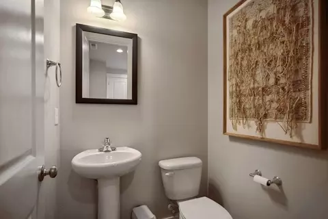 Bath - 173 Alder St, Eagle Point, OR 97524 photo 1 of 1