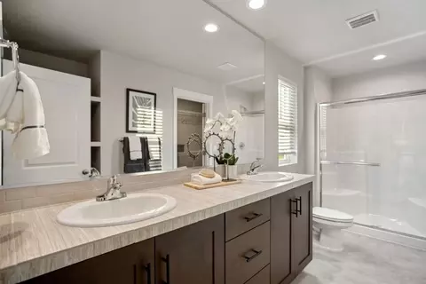 Bath - 173 Alder St, Eagle Point, OR 97524 photo 2 of 3