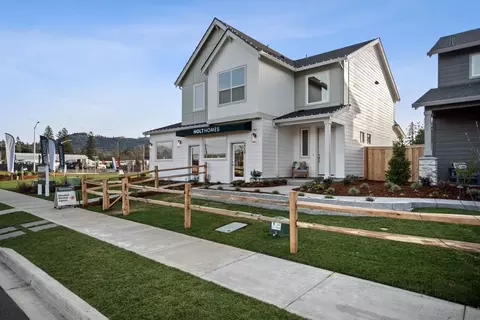 Exterior - 173 Alder St, Eagle Point, OR 97524 photo 3 of 6