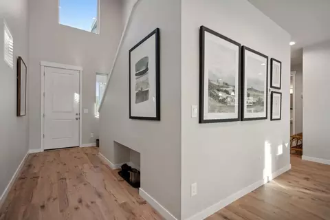 Entry Way - 173 Alder St, Eagle Point, OR 97524 photo 3 of 4