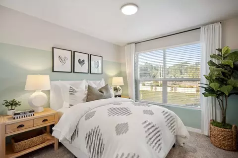 Bedroom - 173 Alder St, Eagle Point, OR 97524 photo 5 of 6