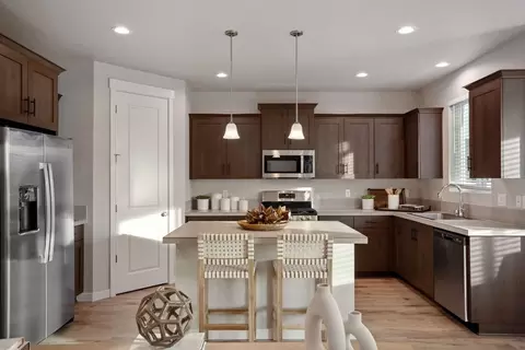 Kitchen - 173 Alder St, Eagle Point, OR 97524 photo 1 of 4