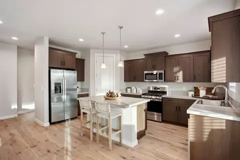 Kitchen - 173 Alder St, Eagle Point, OR 97524 photo 1 of 2