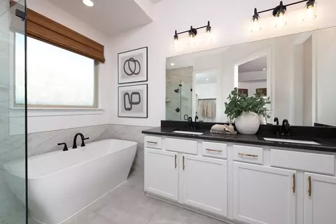 Bath - 12533 Quay Dr, Haslet, TX 76052 photo 1 of 2