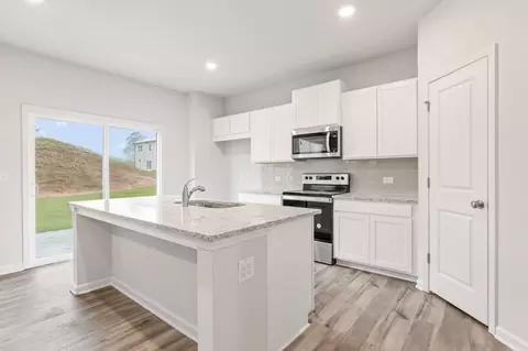 8026 Dickens Dr, Fairburn, GA 30213