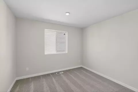 Bedroom - 3668 SW 37th St, Gresham, OR 97080 photo 5 of 20