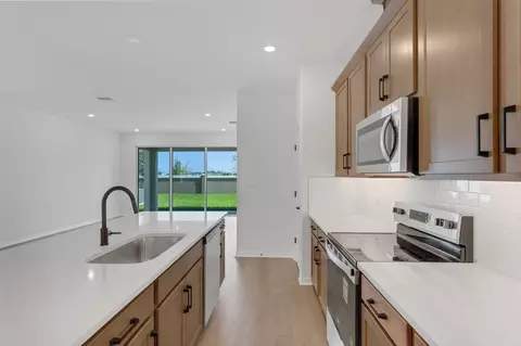Kitchen - 8120 Sunny Point Trl, Parrish, FL 34219 photo 1 of 10