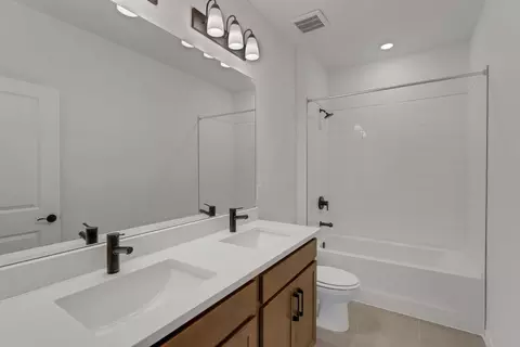 Bath - 8120 Sunny Point Trl, Parrish, FL 34219 photo 1 of 3