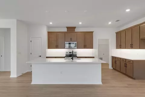 Kitchen - 8120 Sunny Point Trl, Parrish, FL 34219 photo 6 of 10