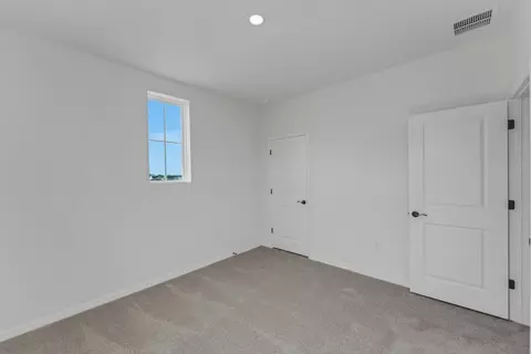 Bedroom - 8120 Sunny Point Trl, Parrish, FL 34219 photo 4 of 13