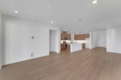 Living - 8120 Sunny Point Trl, Parrish, FL 34219 photo 2 of 8