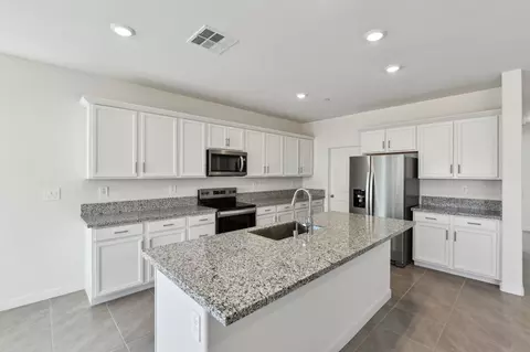 2474 Golden Bear St, Manteca, CA 95337