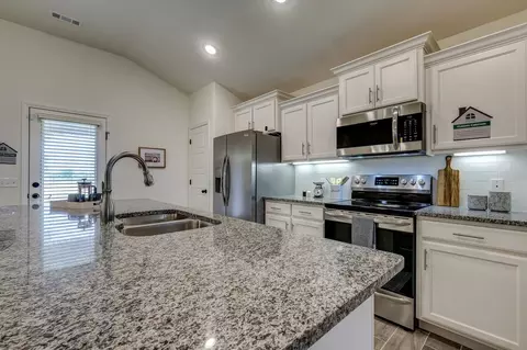 Kitchen - Vaughn Road, Centerton, AR 72719 photo 2 of 6