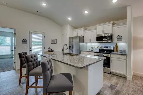 Kitchen - Vaughn Road, Centerton, AR 72719 photo 1 of 6