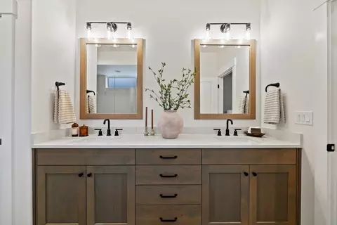 Bath - 3221 Helios St, Caldwell, ID 83607 photo 1 of 3