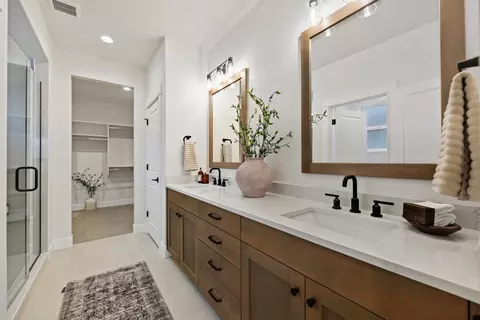Bath - 3221 Helios St, Caldwell, ID 83607 photo 2 of 3