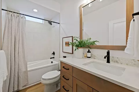 Bath - 3221 Helios St, Caldwell, ID 83607 photo 3 of 3