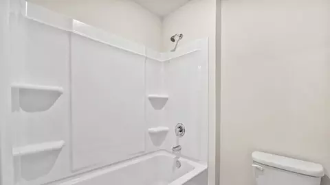 Bath - 511 Alder Lane Ct, Griffin, GA 30223 photo 3 of 9